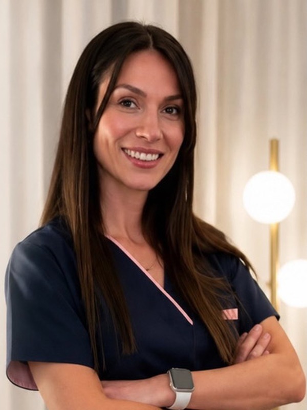Dra. Romina, Cirujana plástica en Mauvelore Clinic